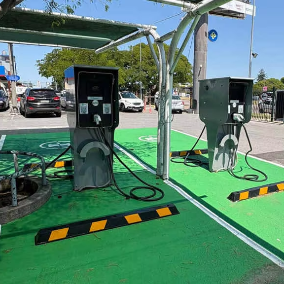 SCU CE Certified New 30/40KW CCS/CHAdeMO/GB/T DC Fast Wallbox IP54 EV Charging Station for Commercial Use