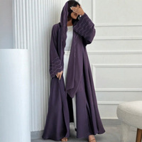Ensemble Abaya de Luxe Modeste Musulmane 2026 de Dubaï, à Manches Longues, Ouvert sur le Devant, avec Broderie à Lignes Ondulées Multicolores et Hijab Assorti