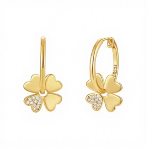 ต่างหูห่วงรูปใบโคลเวอร์สี่แฉกประดับเพชรคิวบิกเซอร์โคเนียชุบทองคำขาว 925 จาก Nagosa Women Dainty Jewelry สำหรับงานแต่งงาน - Product Image 3