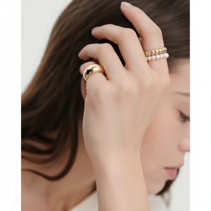 Bague d'éternité ovale Aurora en platine plaquée rhodium et or, bijoux en pierres précieuses avec zircon en pierre principale serti clos - Product Image 1