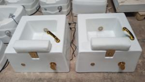 OEM Luxus-Fußpflegeschale aus Fiberglas Hochwertige Moderne Spa-Fußmassage-Badewanne mit Wellenmassage und Automatischer Massage 110V-240V - Product Image 4