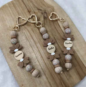Porte-clés personnalisé en <span class=keywords><strong>bois</strong></span> avec perles en silicone, étiquette personnalisée, porte-clés avec nom ou mots, marguerite, porte-clés pour enseignant, cadeau à offrir à maman - Product Image 1