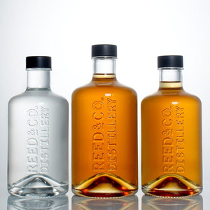 Bouteille en verre d'alcool avec LOGO en relief personnalisé, bouteille de <span class=keywords><strong>Gin</strong></span> de 700 ml <span class=keywords><strong>70</strong></span> <span class=keywords><strong>cl</strong></span>, prix d'usine - Product Image 3