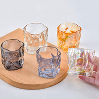 Verres à shot torsadés tendance, verres à whisky et chopes à bière esthétiques et irréguliers, tasses en verre créatives de grande valeur pour les cadeaux de fête