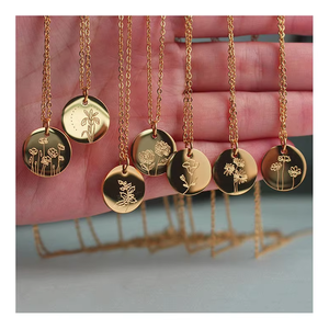 Collar Personalizado con Colgante de Moneda Hecho a Mano de Joyería de Acero Inoxidable con la Flor Floral de Nacimiento del Mes en Dorado para Mujer - Product Image 1