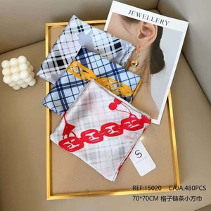 Foulard a quadretti con catena 70x70cm, accessorio moda da donna - Product Image 1