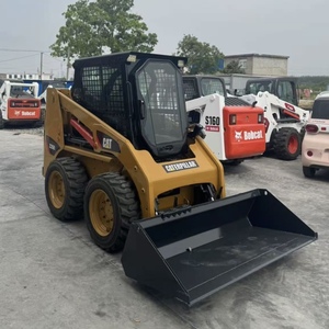 Chargeuse compacte sur pneus Caterpillar 226B3 d'occasion, 2,64 tonnes, pour travaux agricoles et municipaux - Product Image 2