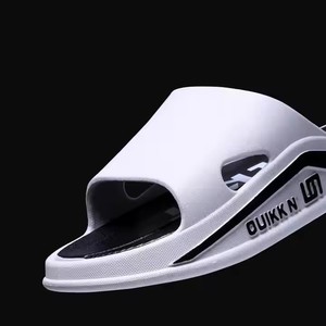 2024 toptan rahat hafif kapalı açık <span class=keywords><strong>Flip</strong></span> flop yumuşak dipleri bayanlar erkekler için yastıklı baskılı slaytlar moda - Product Image 5