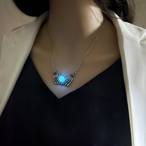 Collares Luminosos de Moda con Colgante de Calavera y Corazón para Mujer, Joyería Brillante para Fiestas y Regalos de Halloween - Product Image 3