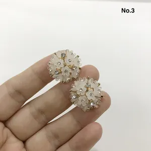 Brilhante flor em forma de flor de liga de plástico strass botões para o cartão de casamento