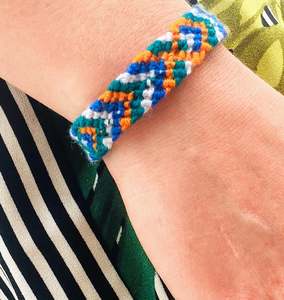 สร้อยข้อมือมิตรภาพแบบถักคุณภาพพรีเมียม - Product Image 1