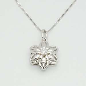 Sofisticado Colgante Solitario Floral Hueco de Oro Sólido de 9K/14K/18K con Diamante Radiante de Laboratorio para Joyería Romántica - Product Image 5