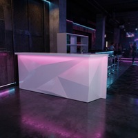 Ensemble de comptoir de bar en forme de diamant en matériau de surface solide moderne de haute qualité entièrement personnalisé avec évier intégré pour hôtel