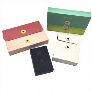 กล่องของขวัญลายดอกไม้ ปั๊มฟอยล์สีทอง ดีไซน์ฝาปิดแบบซองจดหมาย ปิดด้วยเชือกผูกแบบกระดุม ลายดอกไม้สไตล์วินเทจ - Product Image 3
