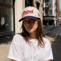 Gorra de Béisbol Personalizada con Bordado 3D en Relieve, Color Crema y Azul Marino, Visera Curva, Logotipo con Letras y Parche de la Bandera de EE. UU., Venta al Por Mayor