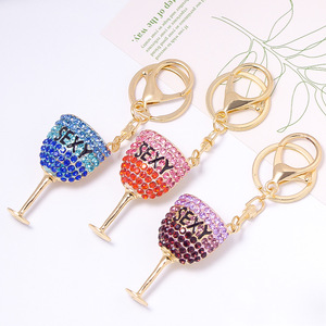 Llaveros <span class=keywords><strong>de</strong></span> moda con micro pavé <span class=keywords><strong>de</strong></span> circonita cúbica en forma <span class=keywords><strong>de</strong></span> copa <span class=keywords><strong>de</strong></span> vino, llaveros <span class=keywords><strong>de</strong></span> metal con letras <span class=keywords><strong>de</strong></span> diamantes <span class=keywords><strong>de</strong></span> imitación, accesorios colgantes. - Product Image 1