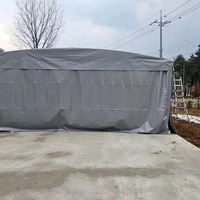 Tente motorisée imperméable en PVC, design rétractable pour atelier d'usine, structure en acier galvanisé, roues en nylon, utilisation toutes saisons