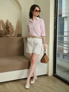 Chemise formelle courte boutonnée rose doux blanc solide Fabriquée en fil de qualité supérieure teint 100% coton séchage rapide offrant une élégance raffinée - Product Image 3