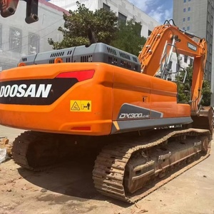 Excavadora de cadenas usada Doosan DX300LC-9C de 30 toneladas, Corea, DEVELON DX225 DX300 DX340, en buen estado, en stock, a la venta. - Product Image 1