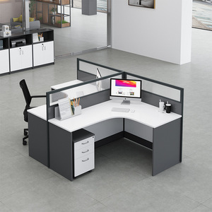 <span class=keywords><strong>Escritorio</strong></span> de Oficina Moderno y Sencillo de Madera con Panel Separador <span class=keywords><strong>para</strong></span> Cuatro Estaciones de Trabajo, Muebles de Oficina Comerciales de PVC <span class=keywords><strong>para</strong></span> Personal - Product Image 1