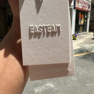 Nhà Máy Bán Hàng Trực Tiếp Tùy Chỉnh 3D Cứu Trợ Logo Treo <span class=keywords><strong>Tag</strong></span> Tái Chế Giấy Quần Áo Treo <span class=keywords><strong>Tag</strong></span> Logo Dập Nổi - Product Image 3