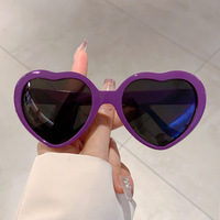 Nouvelles Lunettes de Soleil Tendance en Forme de Cœur, Simples, Polyvalentes, Amincissantes, Anti-UV400, Couleurs Bonbon, pour Enfants, Idéales pour les Fêtes d'Anniversaire