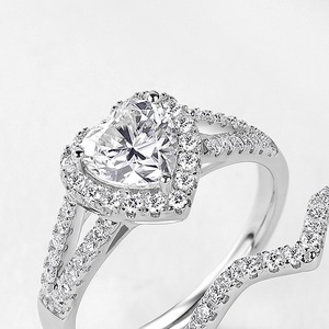 Set di Anelli di Fidanzamento 2 in 1 in Argento Sterling S925 con Moissanite Taglio Cuore Colore <span class=keywords><strong>D</strong></span> VVS1 e Halo - Product Image 4