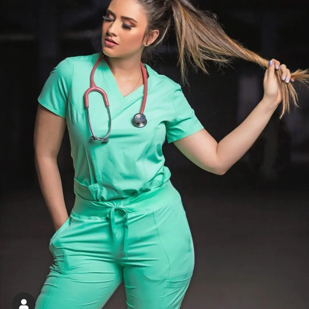 Fuyi Groothandel Custom Stretch Nurse Scrub Top Moderne Verpleging Uniformen Medische Joggers Scrubs Uniform