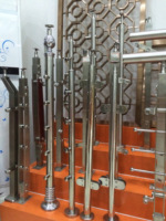Accessoires de balustrade modernes en acier inoxydable pour usine : Colonne tubulaire creuse, poteau de main courante de balcon, acier 304 poli, ISO-9001, pour villa