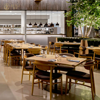 Fauteuils de restaurant d'hôtel de luxe, meubles en bois de chêne, cadre en bois, coussin, chaise de restaurant et table, sièges de stand commerciaux