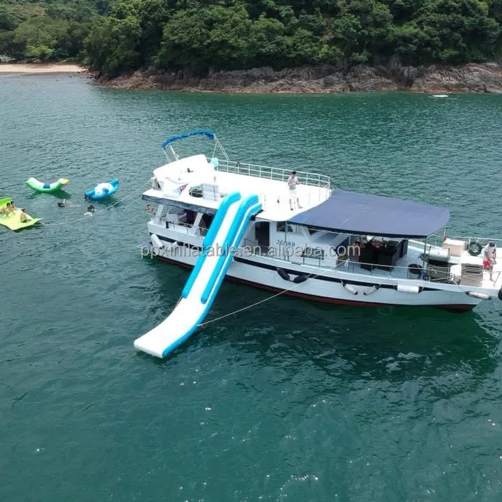 वाणिज्यिक जल खेल उपकरण बाहरी फ्लोटिंग इंफ्लेटेबल डॉक स्लाइड पानी के लिए चढ़ाई के साथ नौका inflatable गोदी स्लाइड