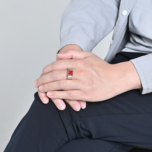 แหวนสแตนเลสประดับอัญมณีแก้วรูปทรงเรขาคณิต เครื่องประดับแฟชั่นสำหรับทุกเพศ ของขวัญ รุ่น K-R1019 - Product Image 4