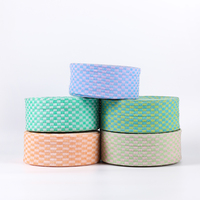 Chine vente en gros tampons à récurer de nettoyage forts Polyester matière première épurateur éponge chiffon à récurer en rouleaux