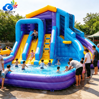 Toboggan aquatique gonflable pour enfants et adultes, plaisir estival et fêtes au bord de la piscine