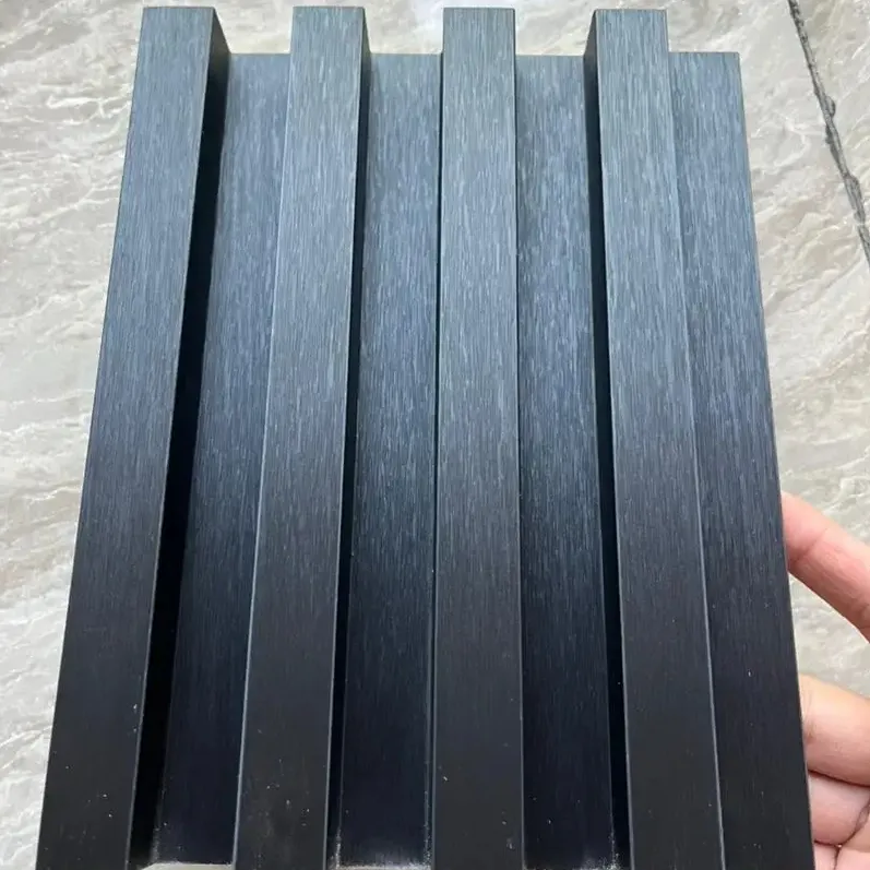 Panel dinding menyatu warna hitam populer 3D bergalur komposit PVC penutup dinding Interior sneakers