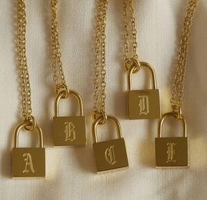 Collana con Ciondolo a Forma di Lucchetto d'Amore in Acciaio Inossidabile Placcato Oro 18k con Catena Trendy per Anniversario - Product Image 2