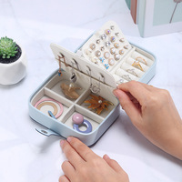 Boîte à bijoux carrée multifonctionnelle avec organisateur de bagues, boîte de rangement pour boucles d'oreilles et compartiments superposés pour femmes