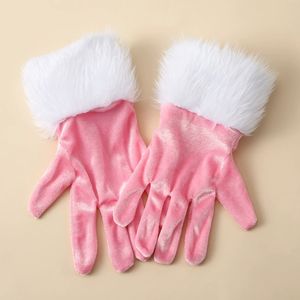 Étiquette de soirée du réveillon de Noël - Gants courts en velours doré avec poignets en fourrure blanche - Product Image 6