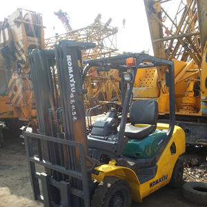 Montacargas Komatsu Usado de 3 Toneladas, Diésel, Modelo FD30, con Mástil de Tres Secciones y Desplazador Lateral, en Venta en Shanghái - Product Image 1