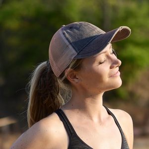 Casquette de baseball pour femme en coton et denim, style vintage, avec broderie 'Dog Mom', tendance printemps-été - Product Image 4
