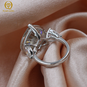 Anillo de Diamantes en Forma de Corazón de Gran Tamaño, Diseño Clásico de Tres Piedras, Oro de 18K, Diamante Sintético de Alta Claridad, Color D, Personalizado para Aniversario - Product Image 3