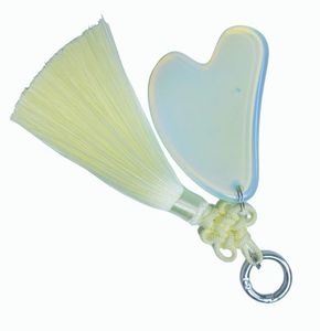 Cadeau promotionnel : Grattoir facial en opalite naturelle avec ornement à pompon, outil de massage Gua Sha pour le visage - Product Image 1