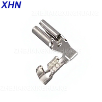 Connecteur rapide coudé 90° femelle 18-22 AWG à sertir non isolé, borne à broches série Faston