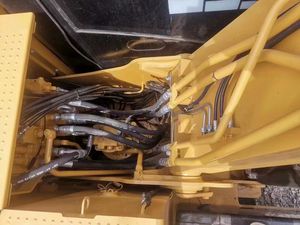 Excavadora sobre orugas Cat 312D2 de 12 toneladas de segunda mano en buenas condiciones con componentes centrales que incluyen bomba de motor - Product Image 4