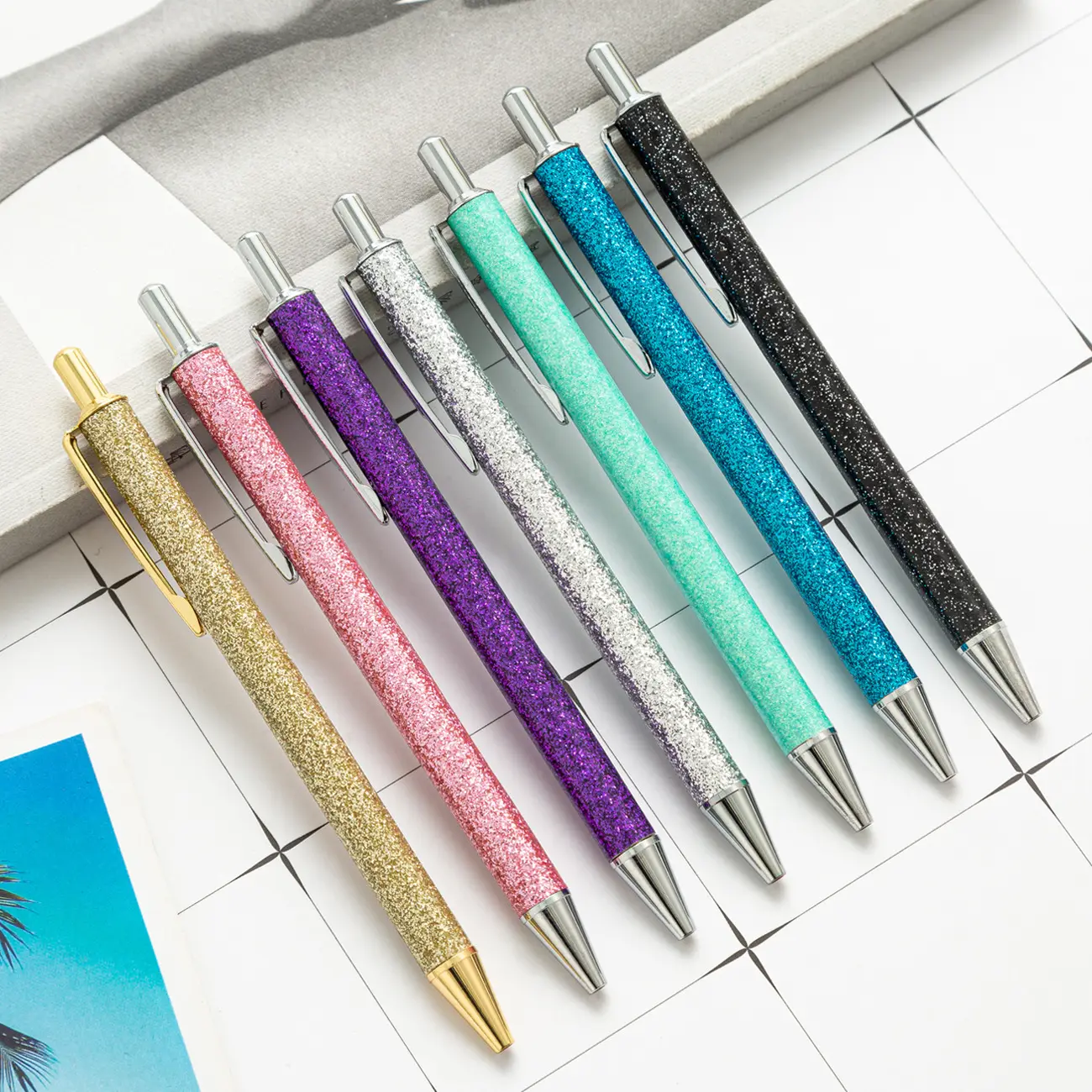 ปากกาแฟนซีสำหรับผู้หญิงสวยน่ารักแววแววปากกาลูกลื่นกับบาร์เรลโลหะปากกาเขียนหดได้
