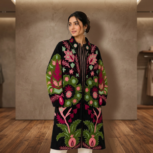 Manteau en velours Suzani brodé à la main pour femme, motif floral Paisley noir, mi-long, style kimono, ouvert sur le devant, robe bohème d'hiver - Product Image 1