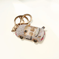 Mini porte-clés de voiture 3D de dessin animé, strass scintillants, simulation de voiture, pendentifs pour sac, mini porte-clés de voiture en métal avec logo personnalisé