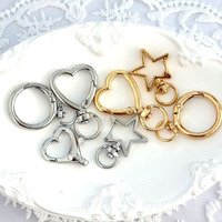 Porte-clés en alliage de zinc en forme de cœur, étoile ou rond, avec fermoirs mousquetons à ressort, pendentifs breloques faits main pour DIY, vente en gros