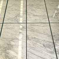 Carreaux de sol en marbre blanc Statuario, design décoratif mural et de sol carré sur mesure, motif maison blanche comme neige, pour escalier et salon