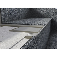 Profil de nez de marche moderne et avancé, étanche, pour marches sécurisées, surface antidérapante durable, finition lisse, fonction de drainage en aluminium